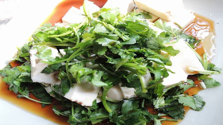 拌老虎菜 Spicy Cilantro Salad